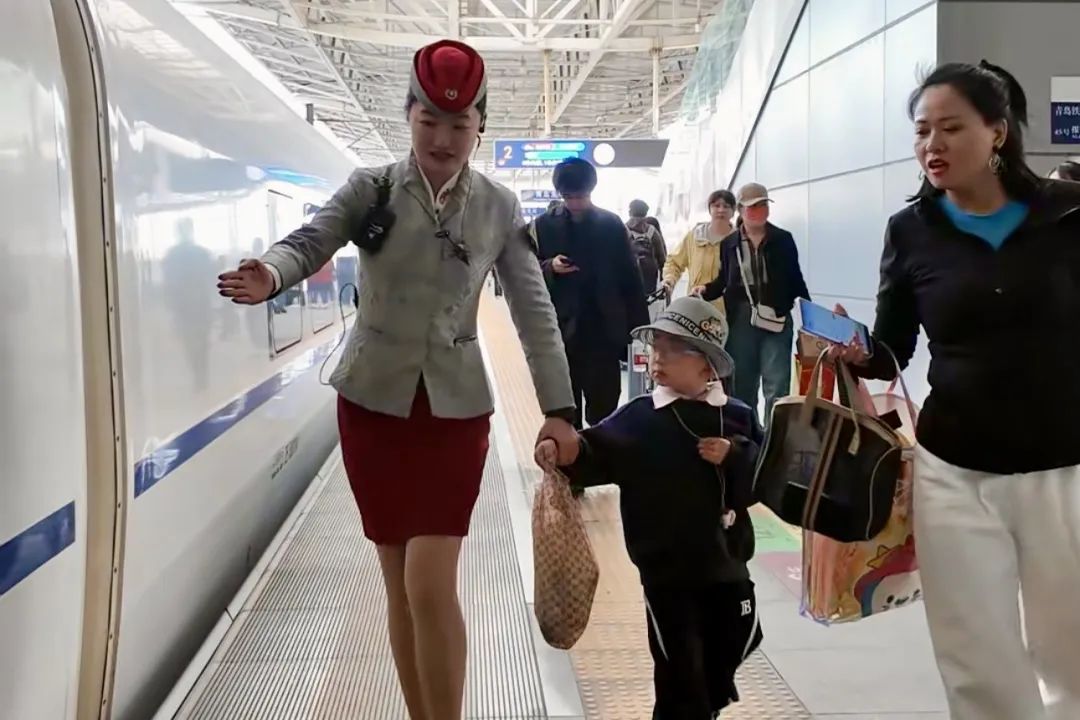 高鐵行李放置規(guī)范_出行提示_乘車安全注意事項