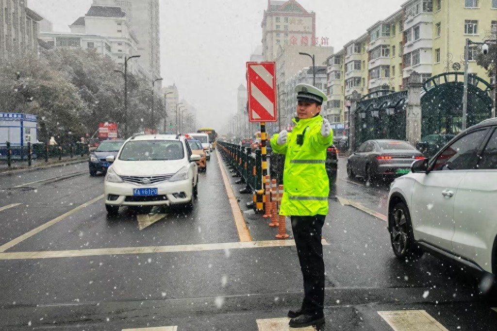 哈爾濱雨雪天氣安全出行提示_出行提示_雨雪天氣哈爾濱交警安全出行指南