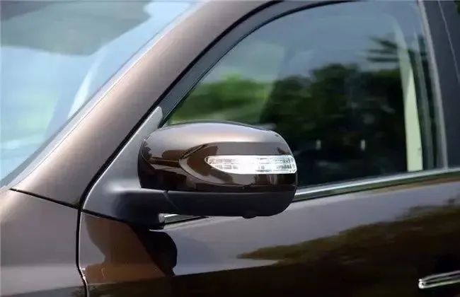 緊閉車門防風沙_大風天氣安全駕車_出行提示