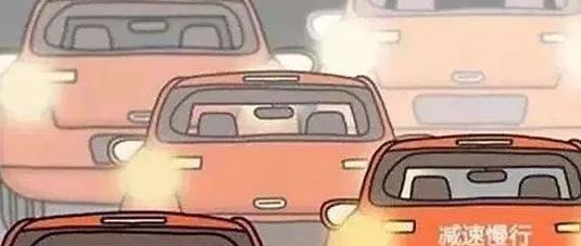 出行提示_雪天行車(chē)安全注意事項(xiàng)_繞車(chē)檢查車(chē)胎安全