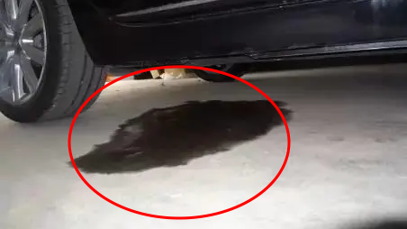 繞車(chē)檢查車(chē)胎安全_出行提示_雪天行車(chē)安全注意事項(xiàng)