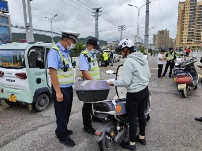 黃色臨時(shí)標(biāo)識(shí)牌禁行_禁行_電動(dòng)車號(hào)牌新規(guī)