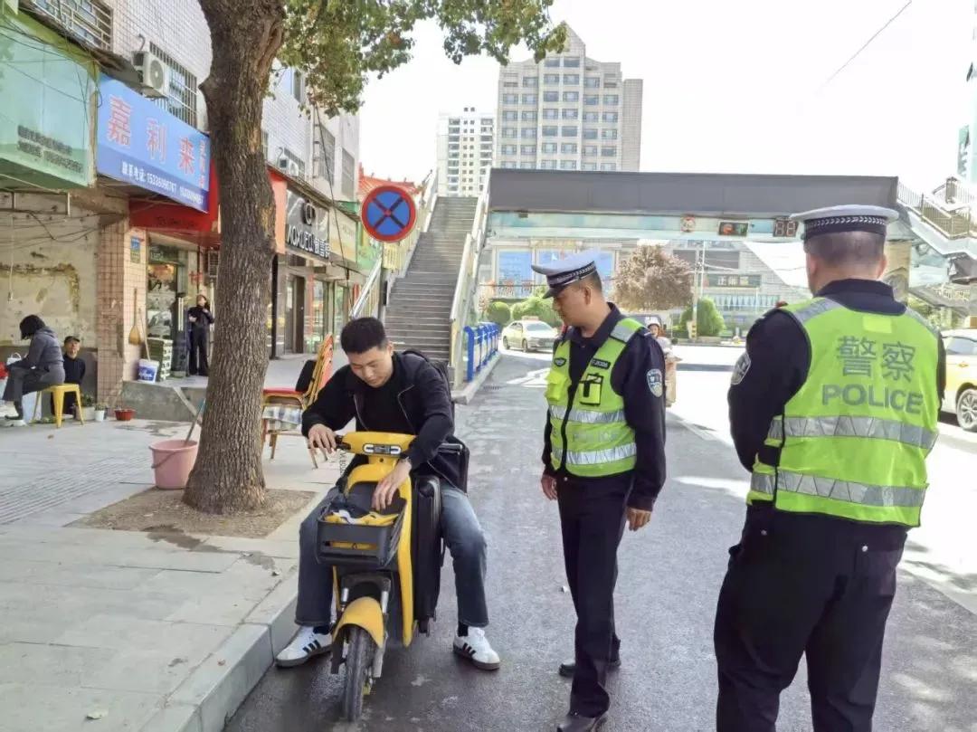 電動(dòng)車號(hào)牌新規(guī)_黃色臨時(shí)標(biāo)識(shí)牌禁行_禁行