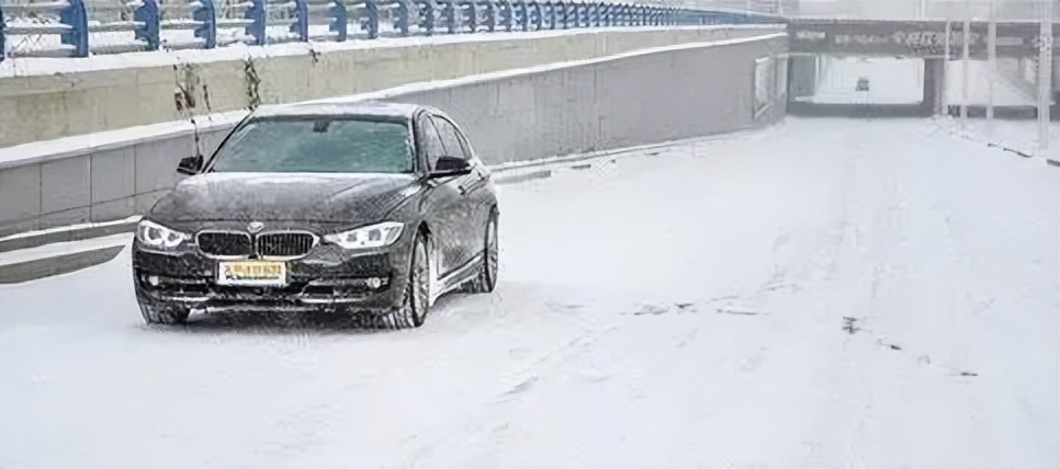 出行提示_雪天出行安全注意事項(xiàng)_雪天步行防滑防摔防砸攻略