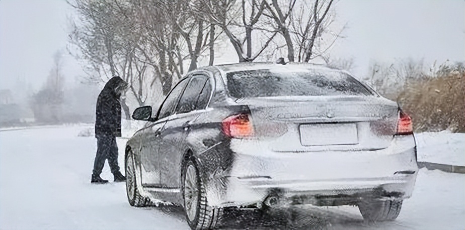 出行提示_雪天步行防滑防摔防砸攻略_雪天出行安全注意事項(xiàng)