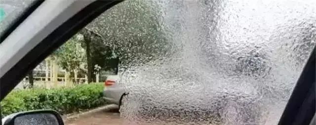 降雪天氣開(kāi)車(chē)注意事項(xiàng)_出行提示_雪地行車(chē)安全技巧