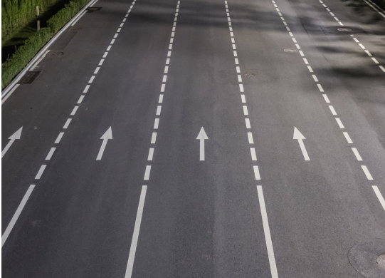 緊閉車門防風(fēng)沙_出行提示_大風(fēng)天氣安全駕車