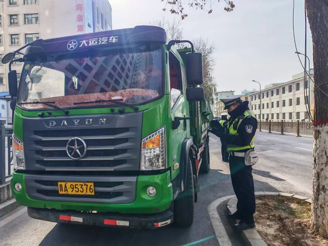 西寧市公安局交通管理局 禁限行車輛整治行動 西寧交管 高壓態(tài)勢_限行