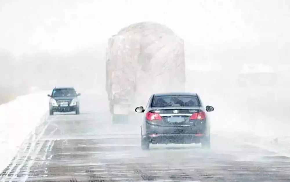 出行提示_降雪天氣開(kāi)車注意事項(xiàng)_雪地胎使用方法