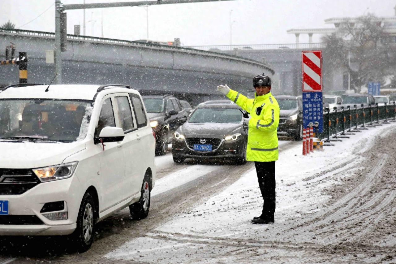 哈爾濱雨夾雪天氣出行安全_哈爾濱交警雪天預(yù)案_出行提示