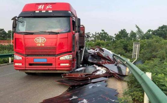 貨車超載安全隱患_出行提示_非法改裝貨車危害