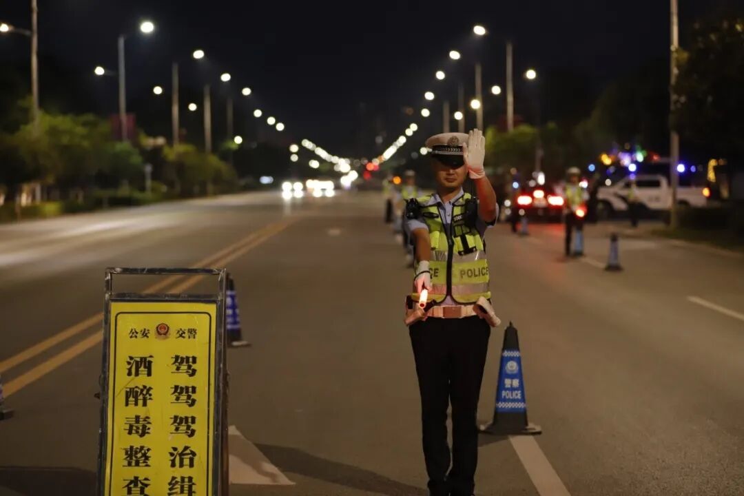 出行提示_國(guó)慶節(jié)高速免費(fèi)通行時(shí)間_國(guó)慶中秋雙節(jié)出行安全提示