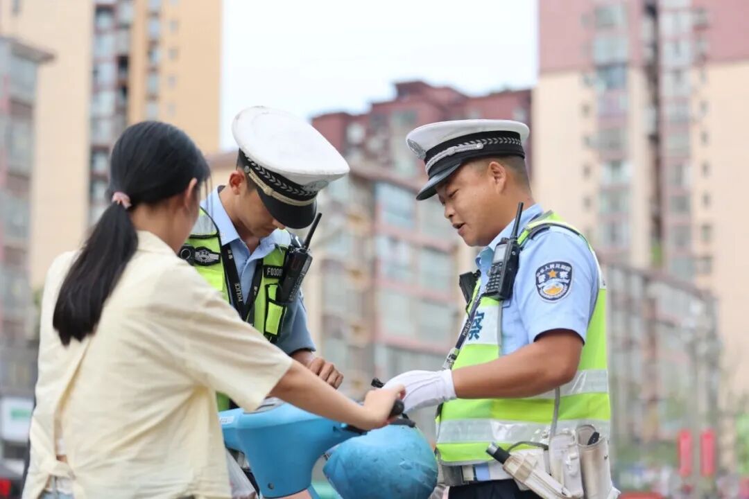 出行提示_國(guó)慶節(jié)高速免費(fèi)通行時(shí)間_國(guó)慶中秋雙節(jié)出行安全提示