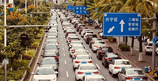 文明禮讓_出行提示_南寧各進(jìn)出城方向車(chē)流增多