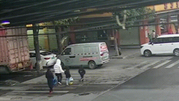 出行提示_中小學(xué)生交通安全意識_寒假交通安全提示