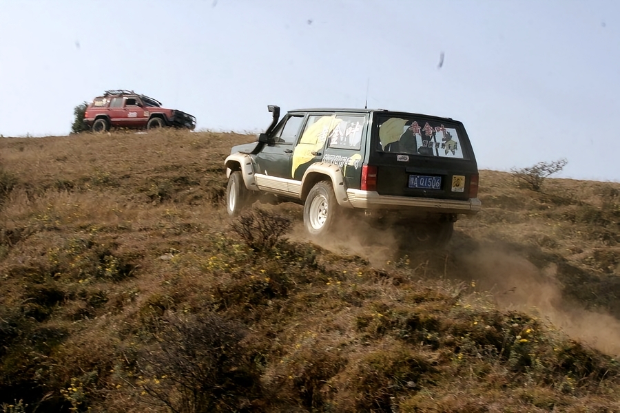 低速通過碎石路_路況_越野駕駛技巧